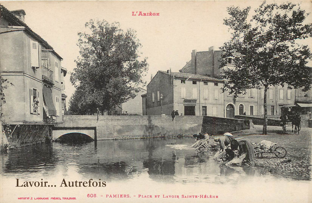 Lavoir place Sainte-Hélène... Autrefois